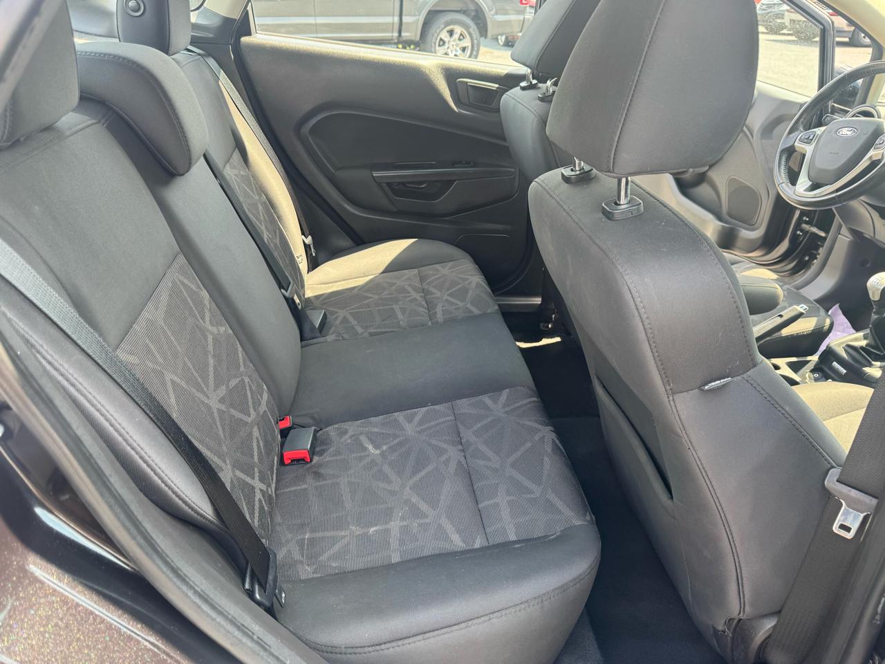 Ford Fiesta 4dr Sdn SE 2013