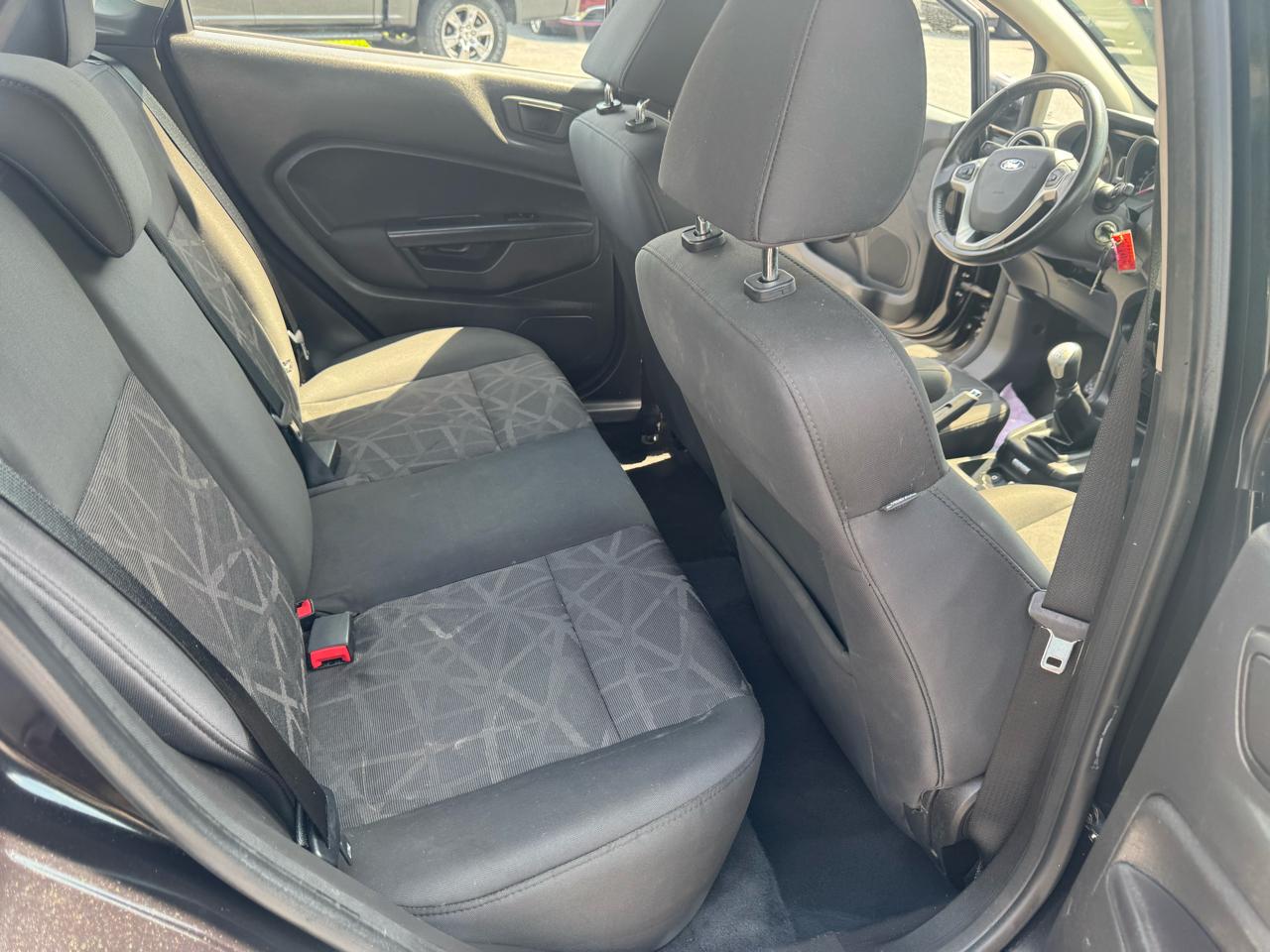 Ford Fiesta 4dr Sdn SE 2013