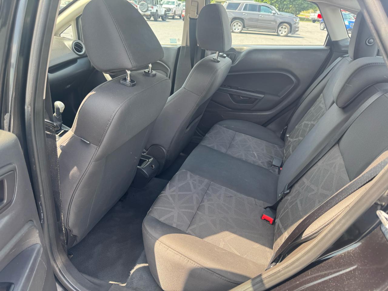 Ford Fiesta 4dr Sdn SE 2013