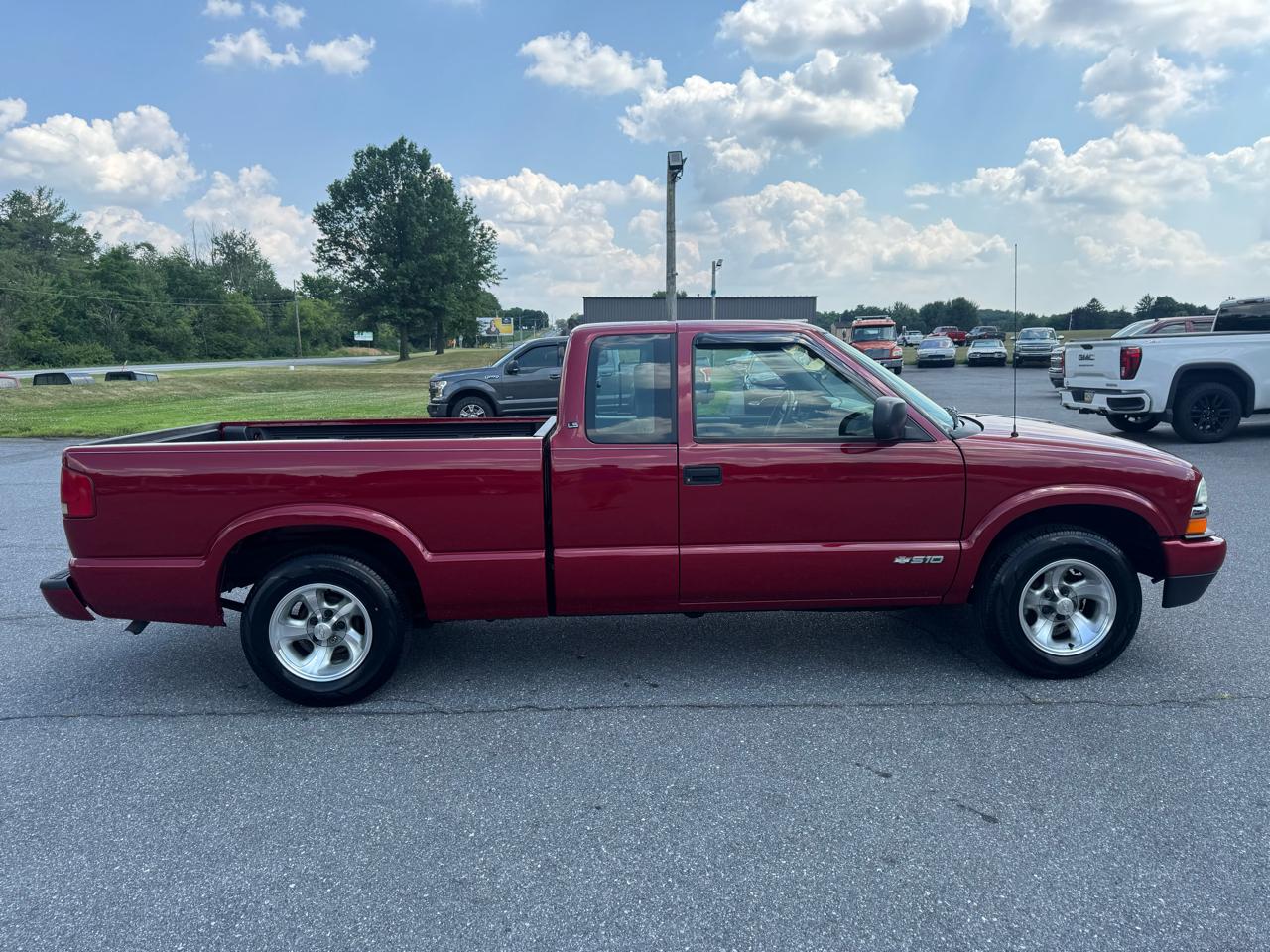 Chevrolet S-10 Ext Cab 123" WB LS 2003