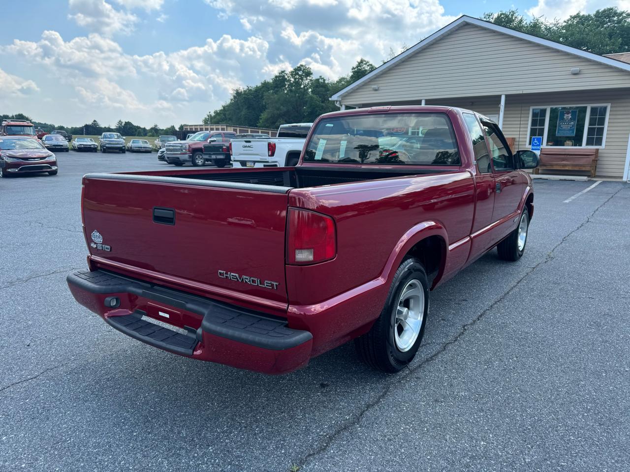 Chevrolet S-10 Ext Cab 123" WB LS 2003