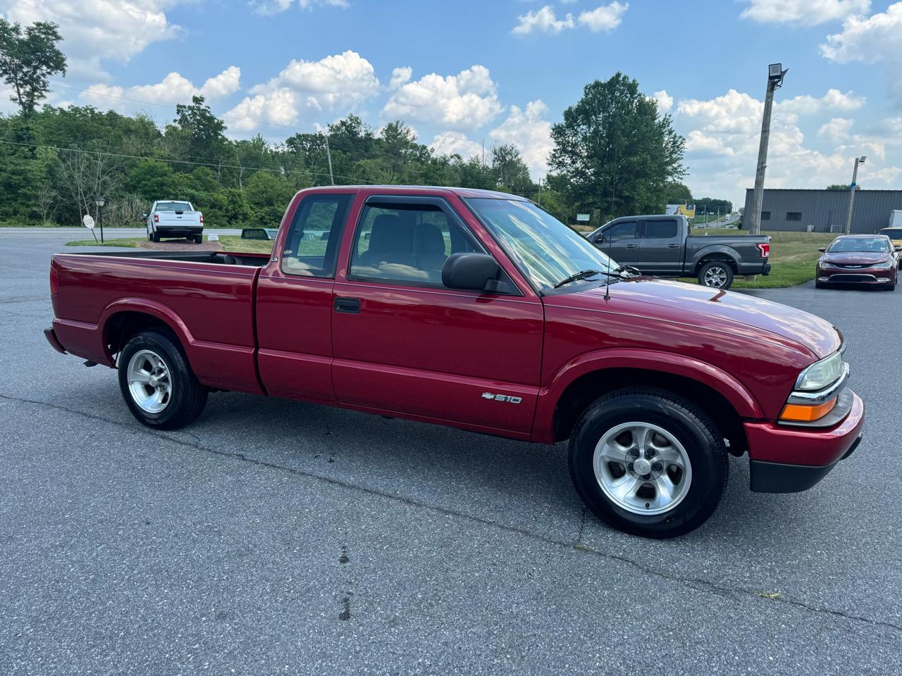 Chevrolet S-10 Ext Cab 123" WB LS 2003