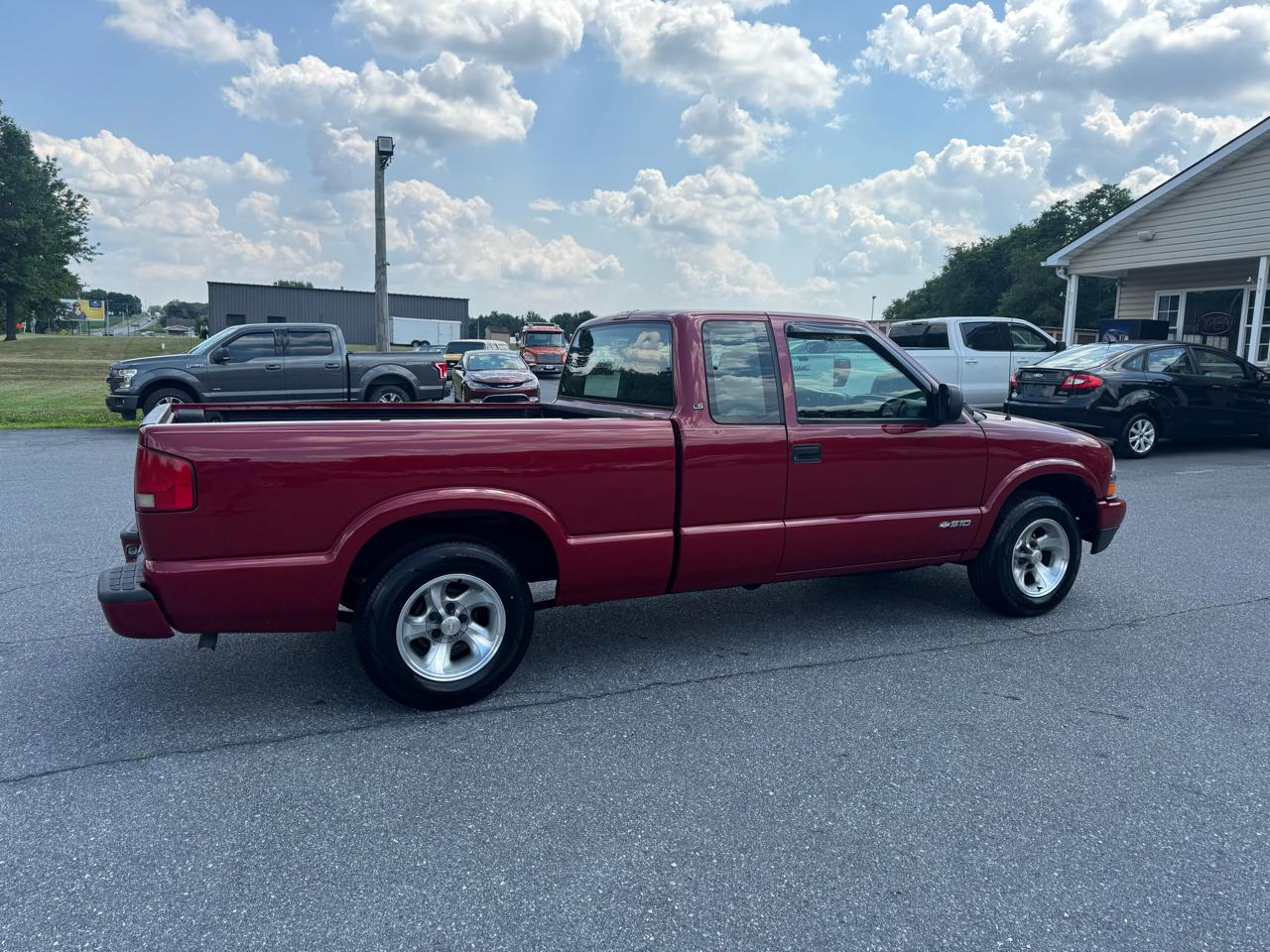 Chevrolet S-10 Ext Cab 123" WB LS 2003