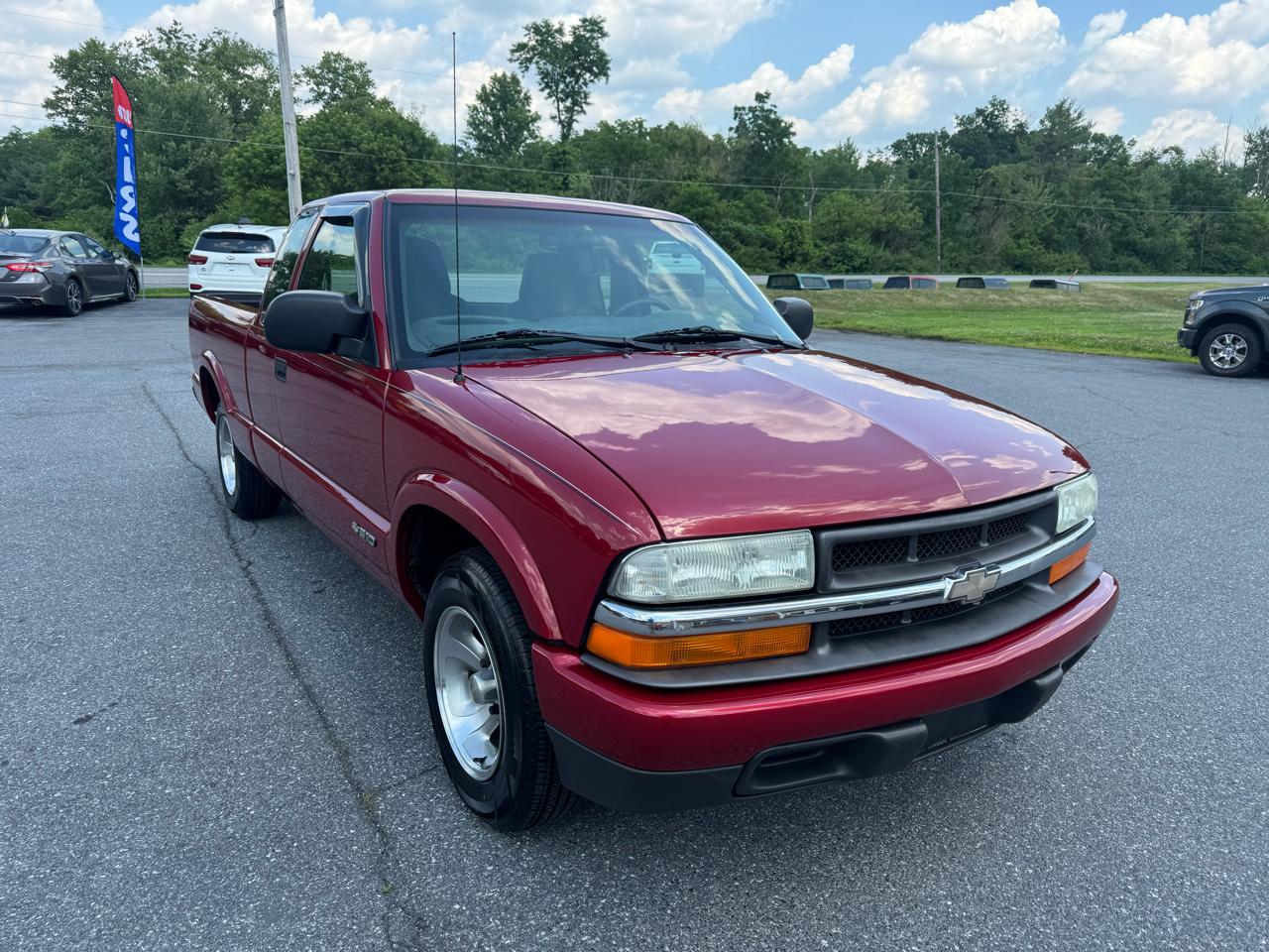 Chevrolet S-10 Ext Cab 123" WB LS 2003