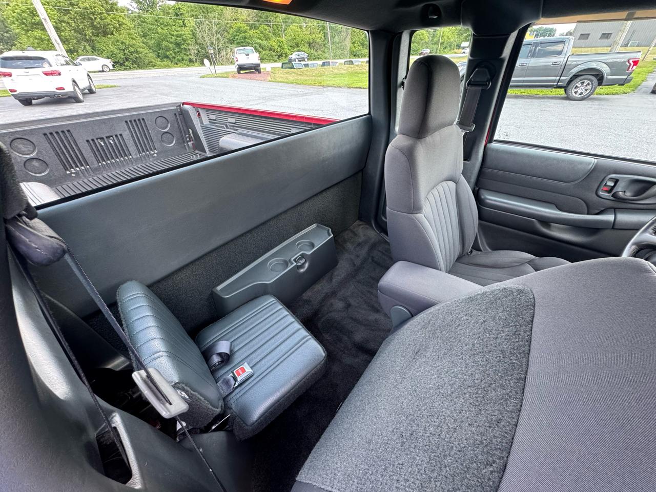 Chevrolet S-10 Ext Cab 123" WB LS 2003