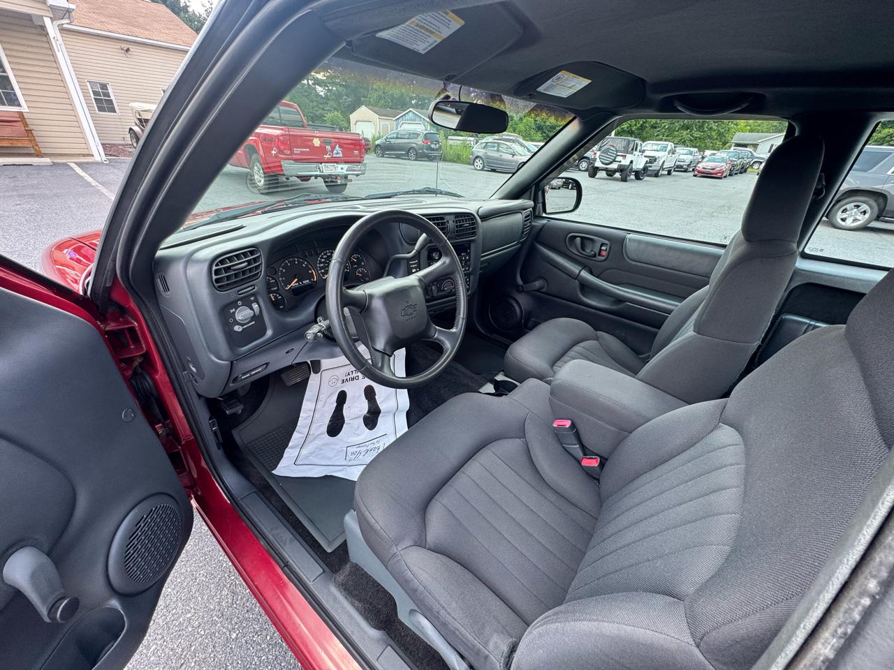 Chevrolet S-10 Ext Cab 123" WB LS 2003