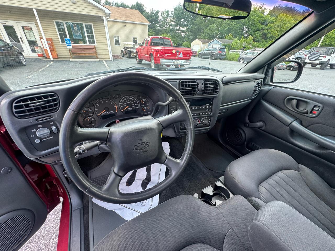 Chevrolet S-10 Ext Cab 123" WB LS 2003