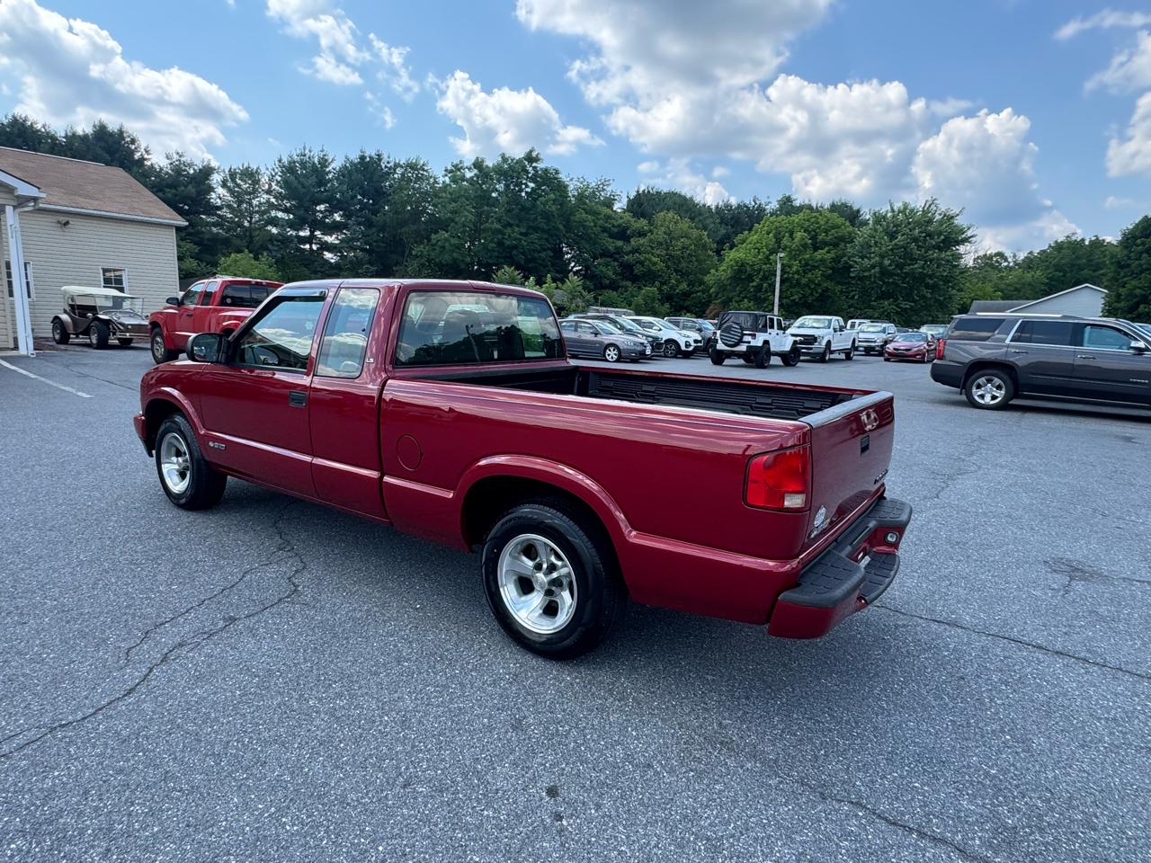 Chevrolet S-10 Ext Cab 123" WB LS 2003