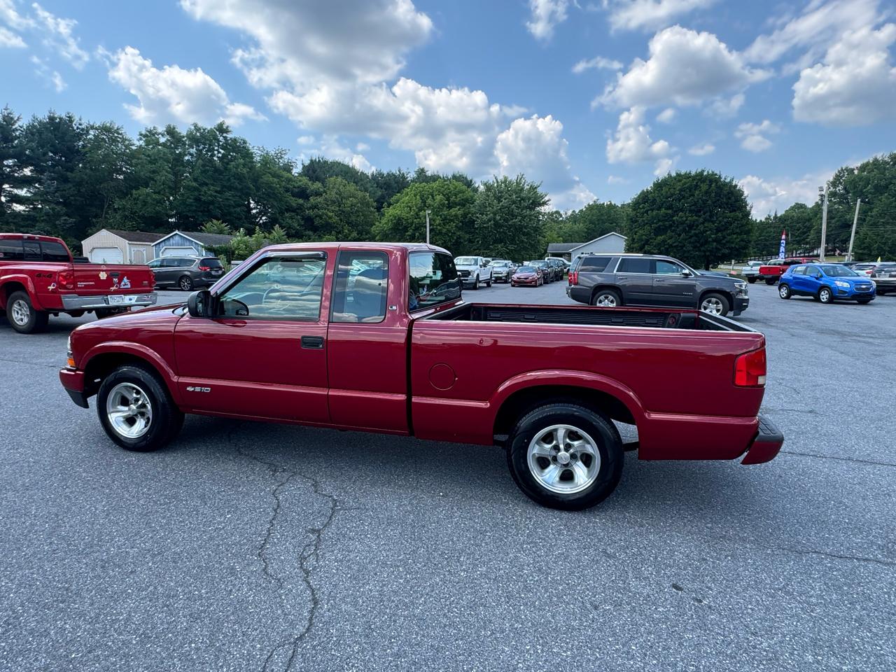 Chevrolet S-10 Ext Cab 123" WB LS 2003