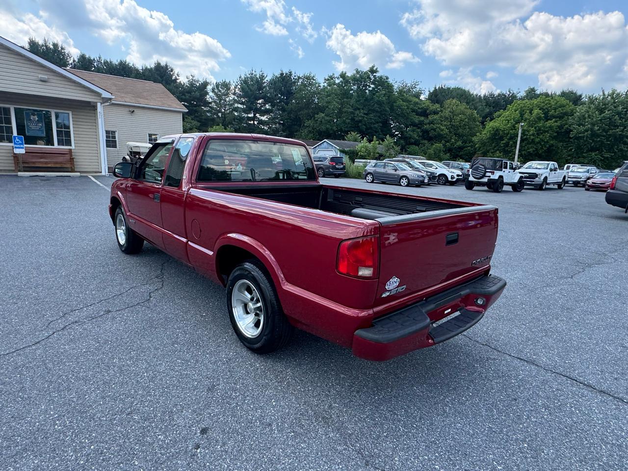 Chevrolet S-10 Ext Cab 123" WB LS 2003