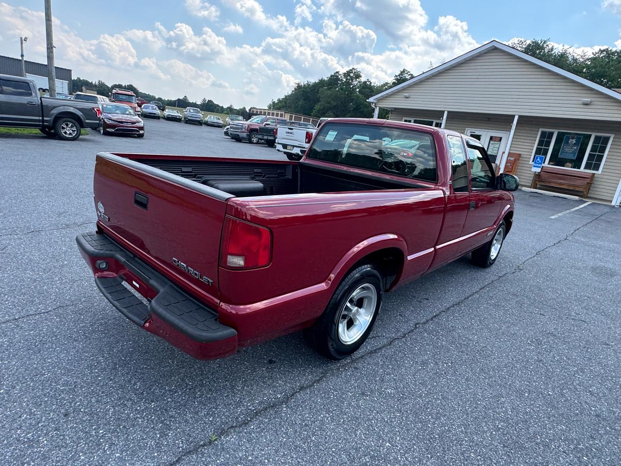 Chevrolet S-10 Ext Cab 123" WB LS 2003