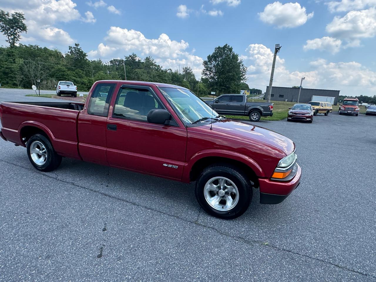 Chevrolet S-10 Ext Cab 123" WB LS 2003