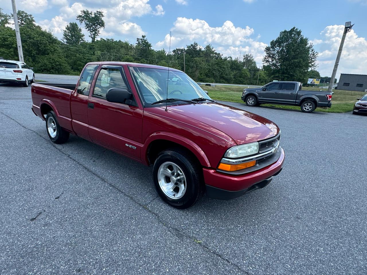 Chevrolet S-10 Ext Cab 123" WB LS 2003