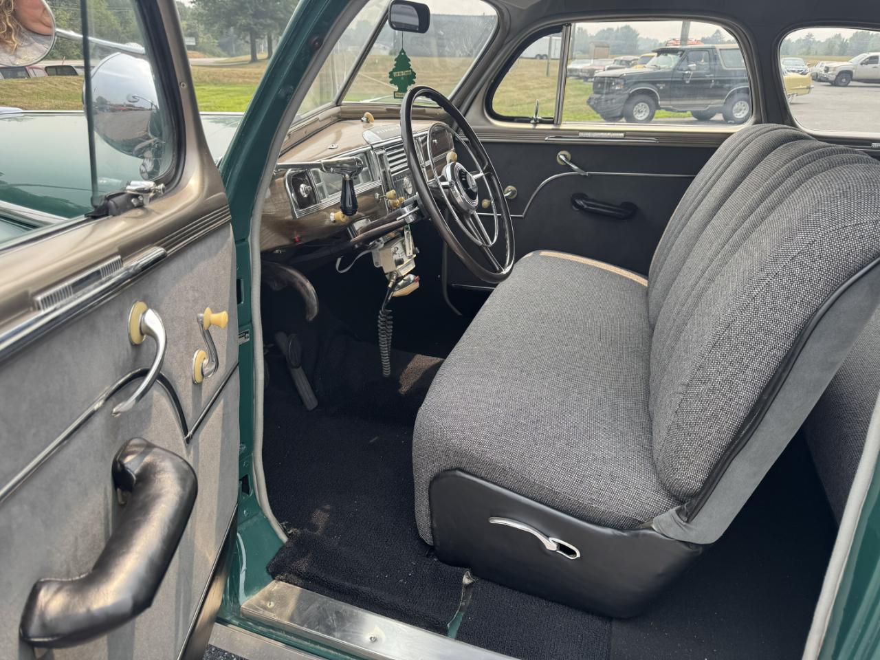 Plymouth Deluxe  1948