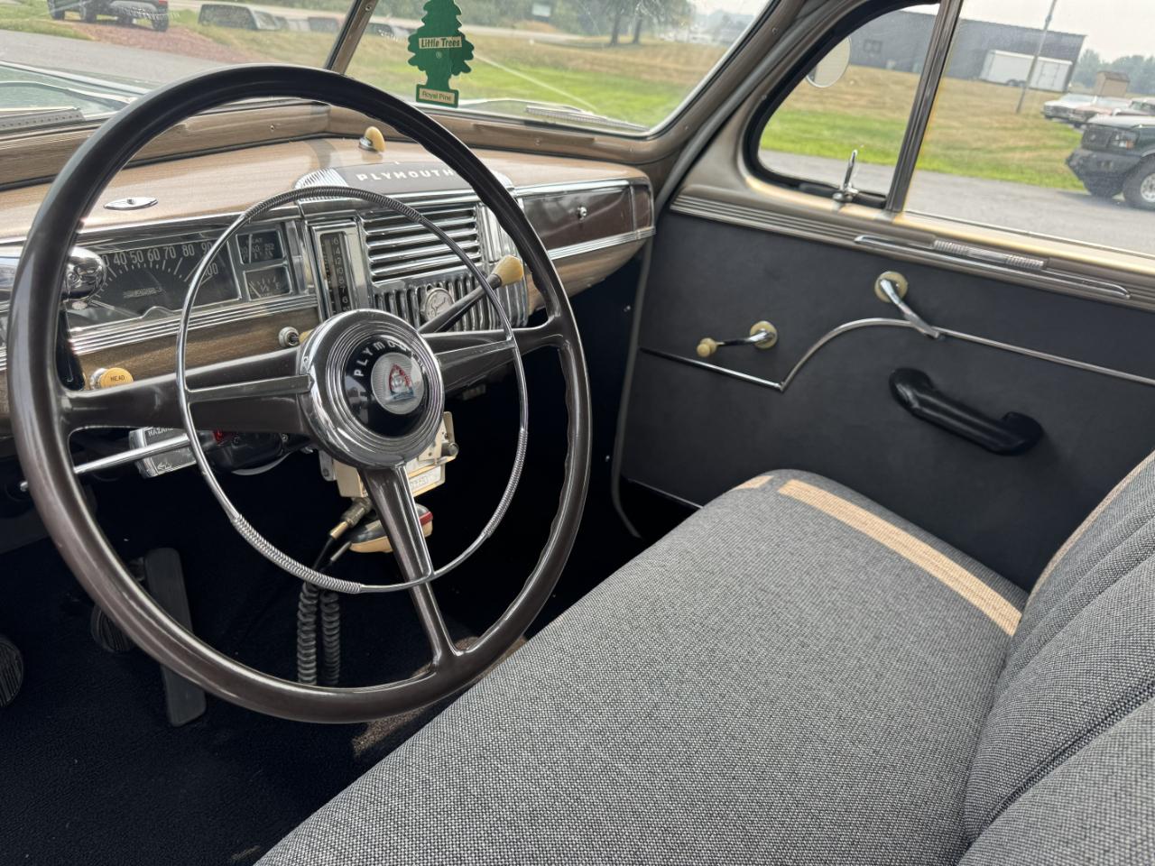 Plymouth Deluxe  1948