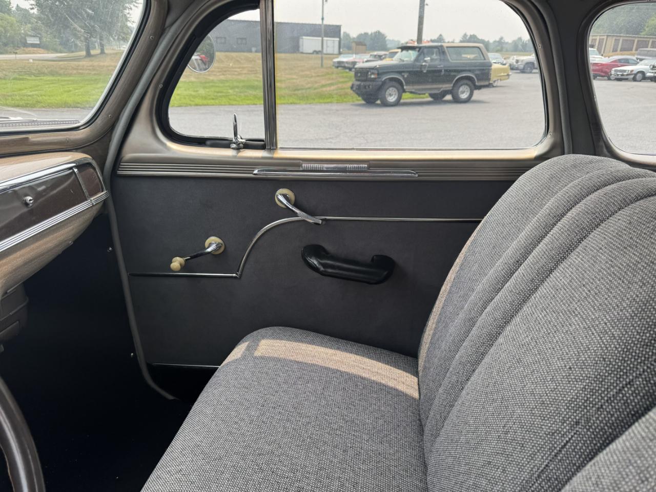 Plymouth Deluxe  1948
