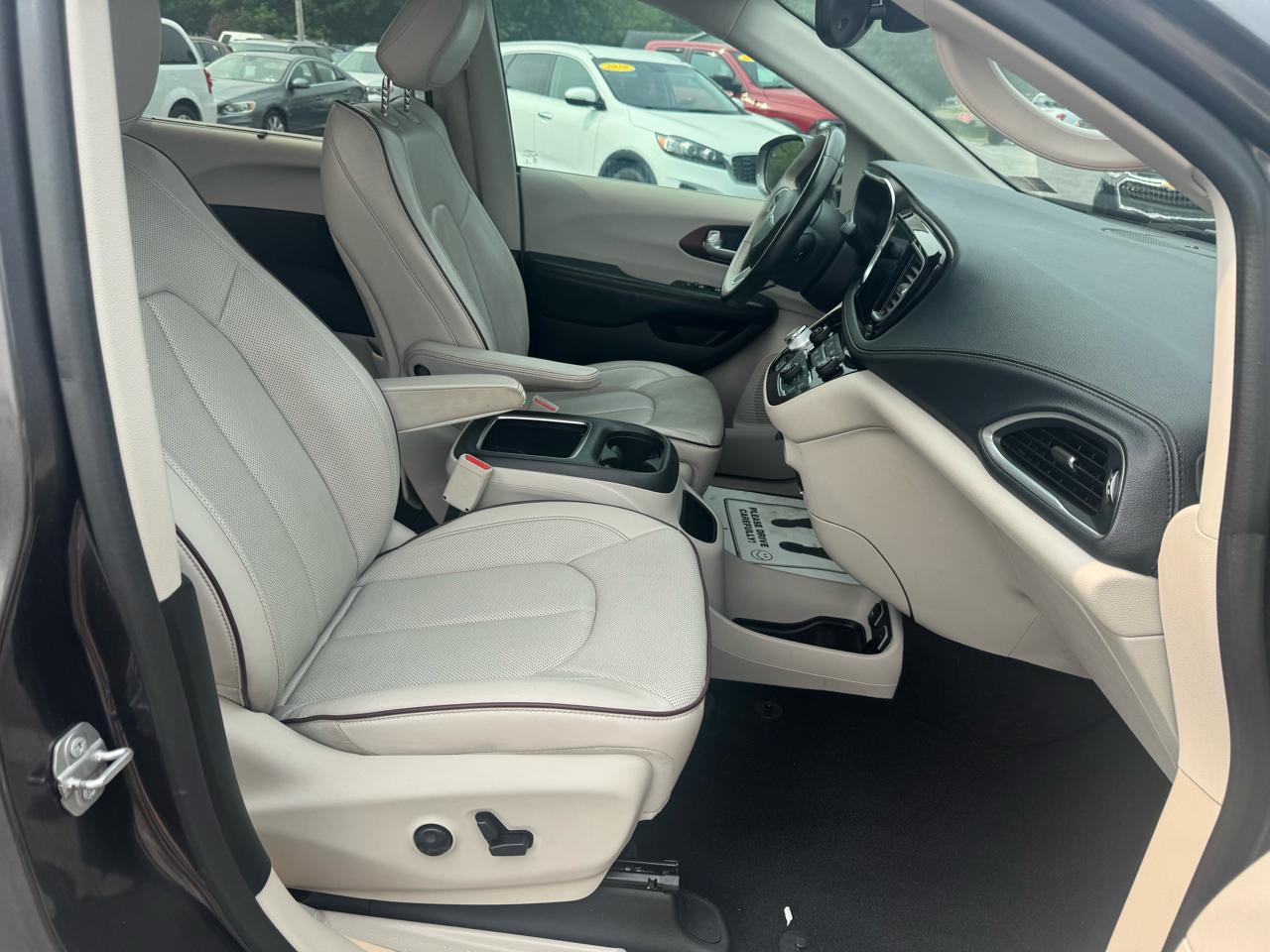 Chrysler Pacifica Limited FWD 2017