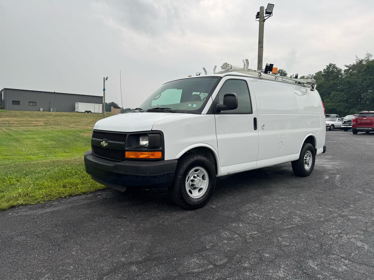 Chevrolet Express Cargo Van RWD 2500 135" 2009