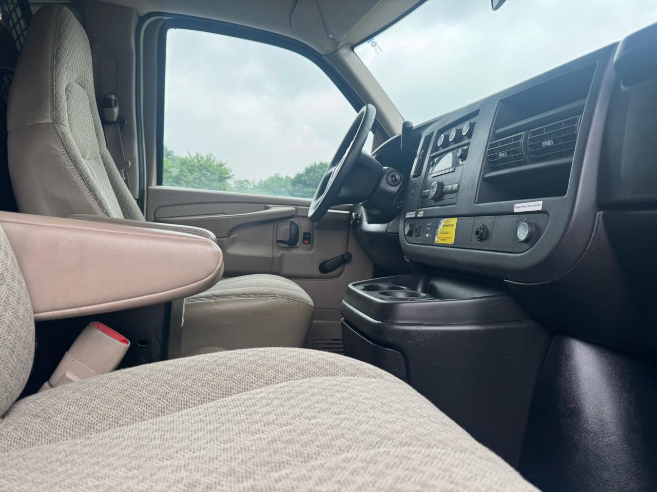 Chevrolet Express Cargo Van RWD 2500 135" 2009