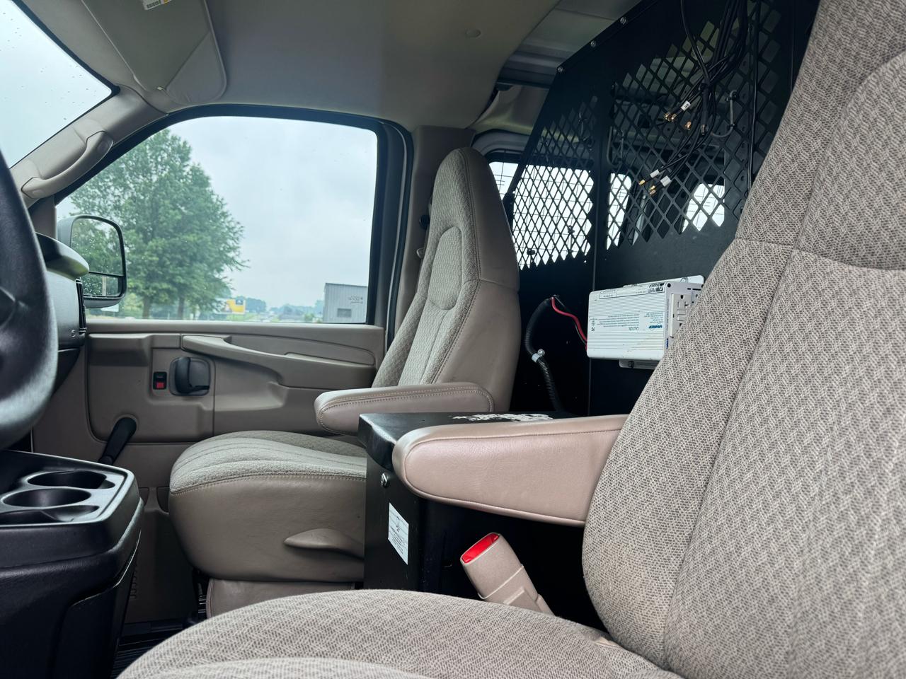 Chevrolet Express Cargo Van RWD 2500 135" 2009