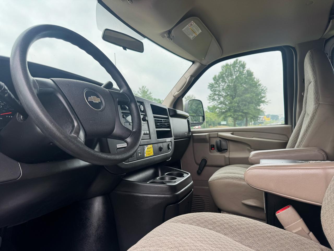 Chevrolet Express Cargo Van RWD 2500 135" 2009
