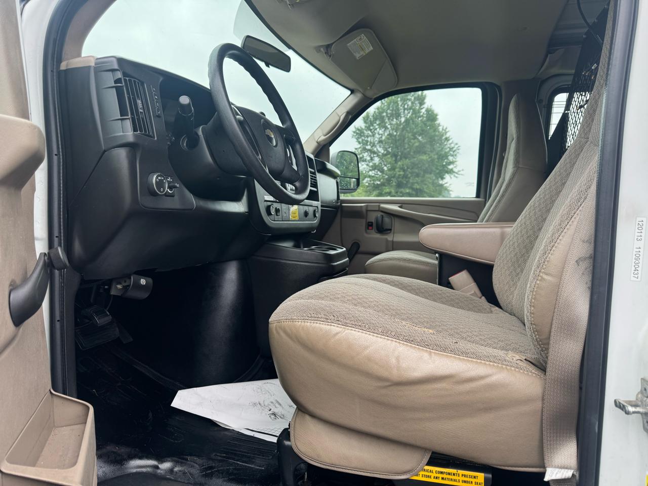 Chevrolet Express Cargo Van RWD 2500 135" 2009