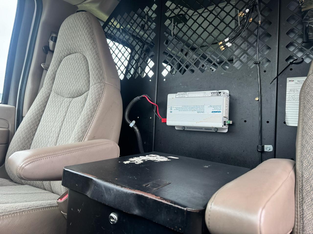 Chevrolet Express Cargo Van RWD 2500 135" 2009