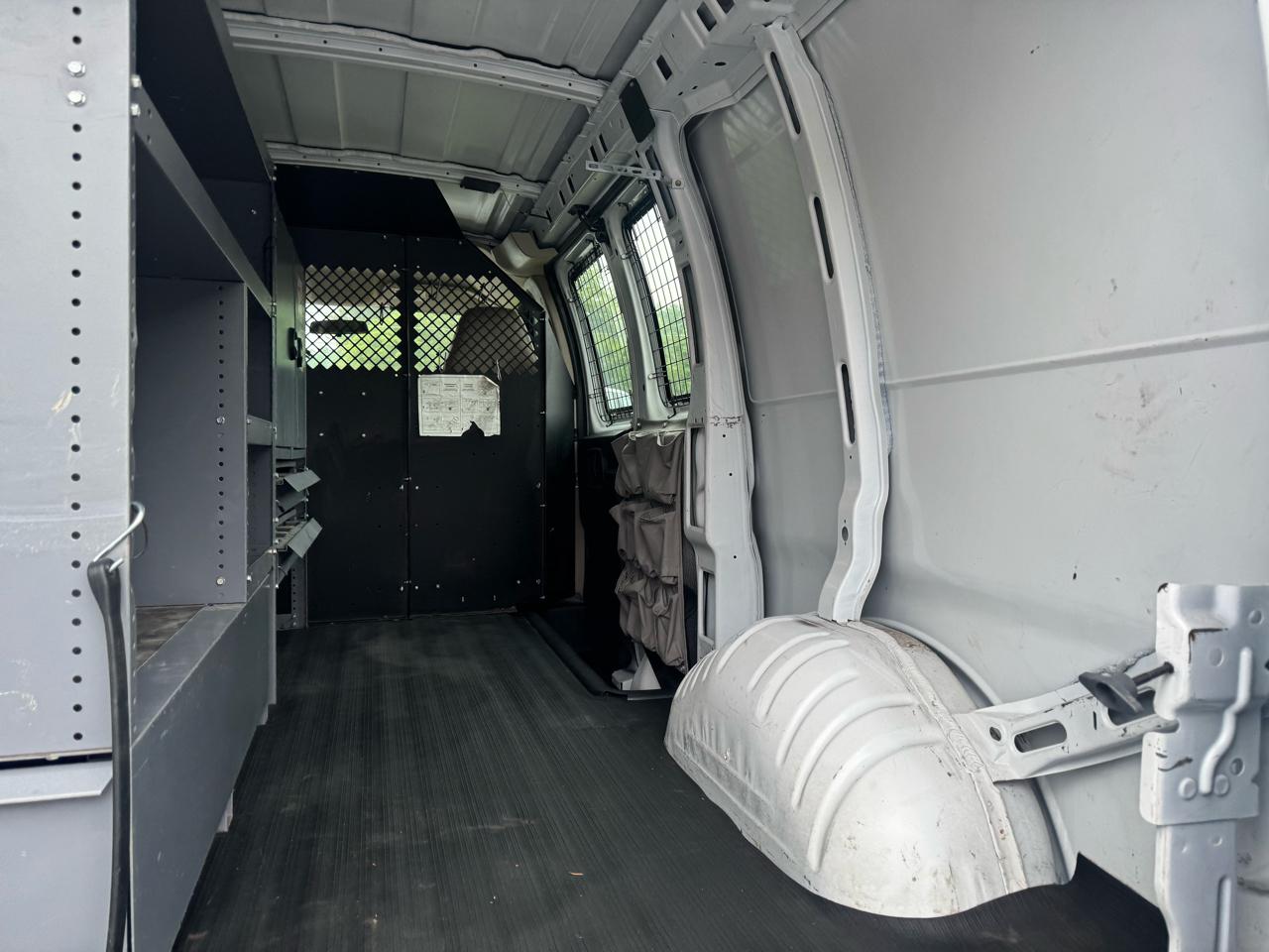 Chevrolet Express Cargo Van RWD 2500 135" 2009