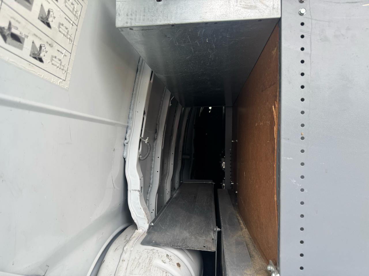 Chevrolet Express Cargo Van RWD 2500 135" 2009