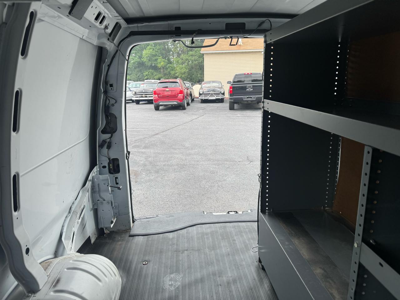 Chevrolet Express Cargo Van RWD 2500 135" 2009