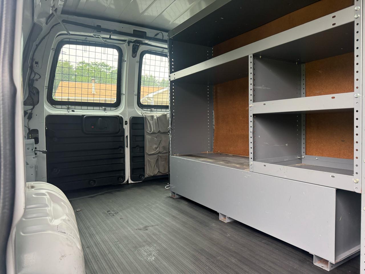 Chevrolet Express Cargo Van RWD 2500 135" 2009