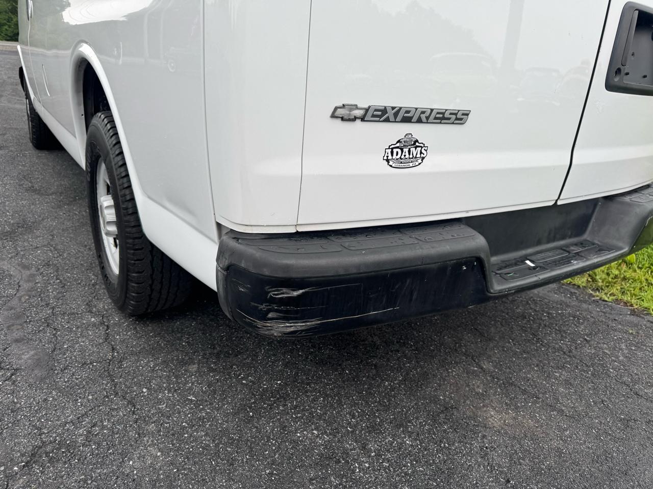 Chevrolet Express Cargo Van RWD 2500 135" 2009