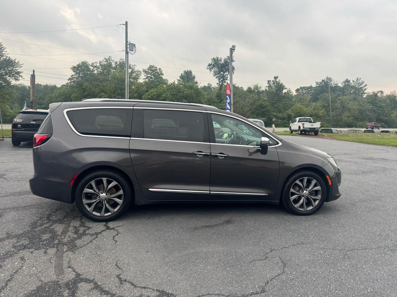 Chrysler Pacifica Limited FWD 2017