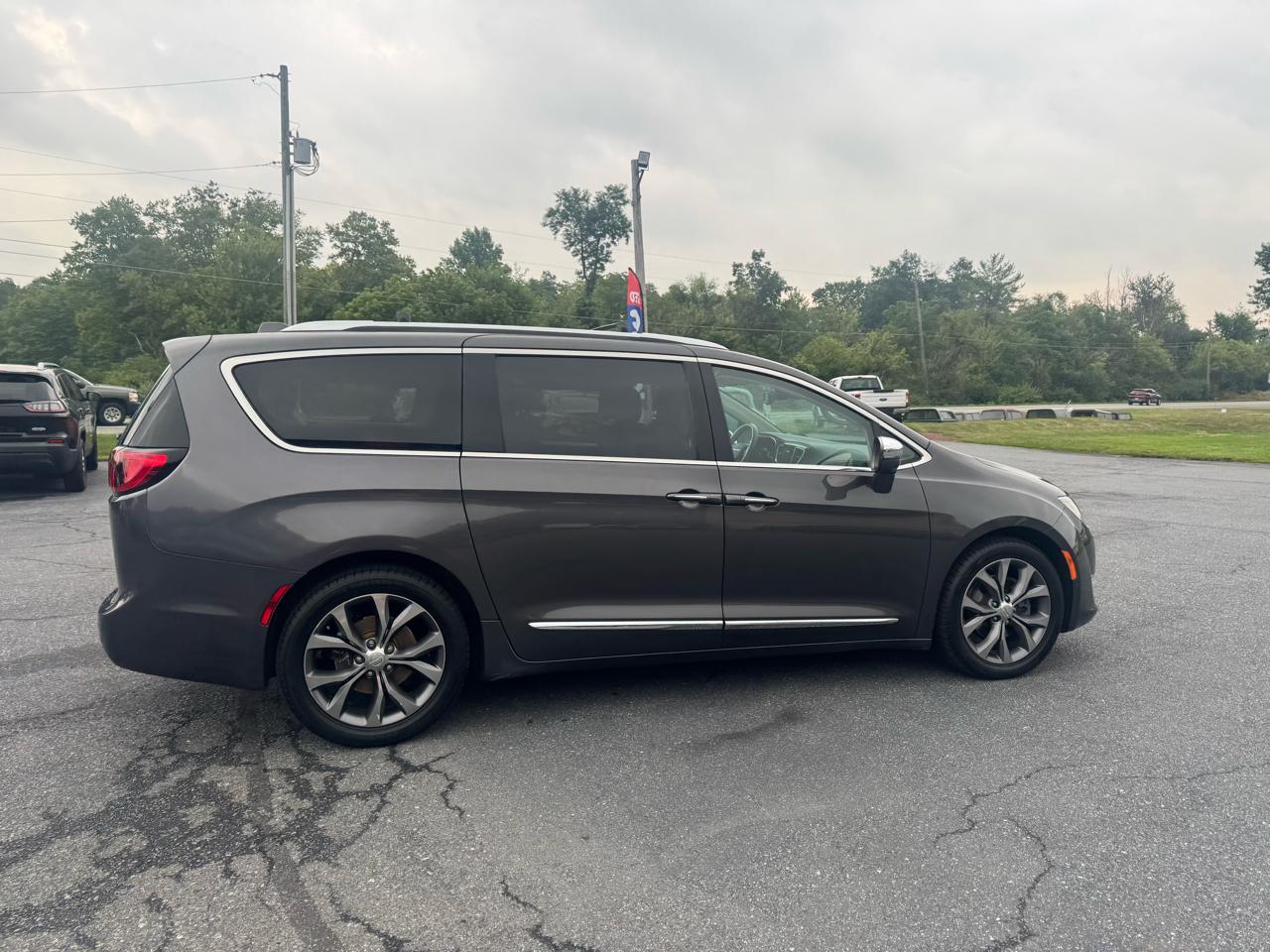 Chrysler Pacifica Limited FWD 2017