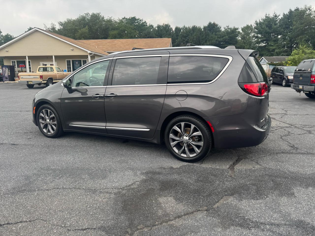 Chrysler Pacifica Limited FWD 2017