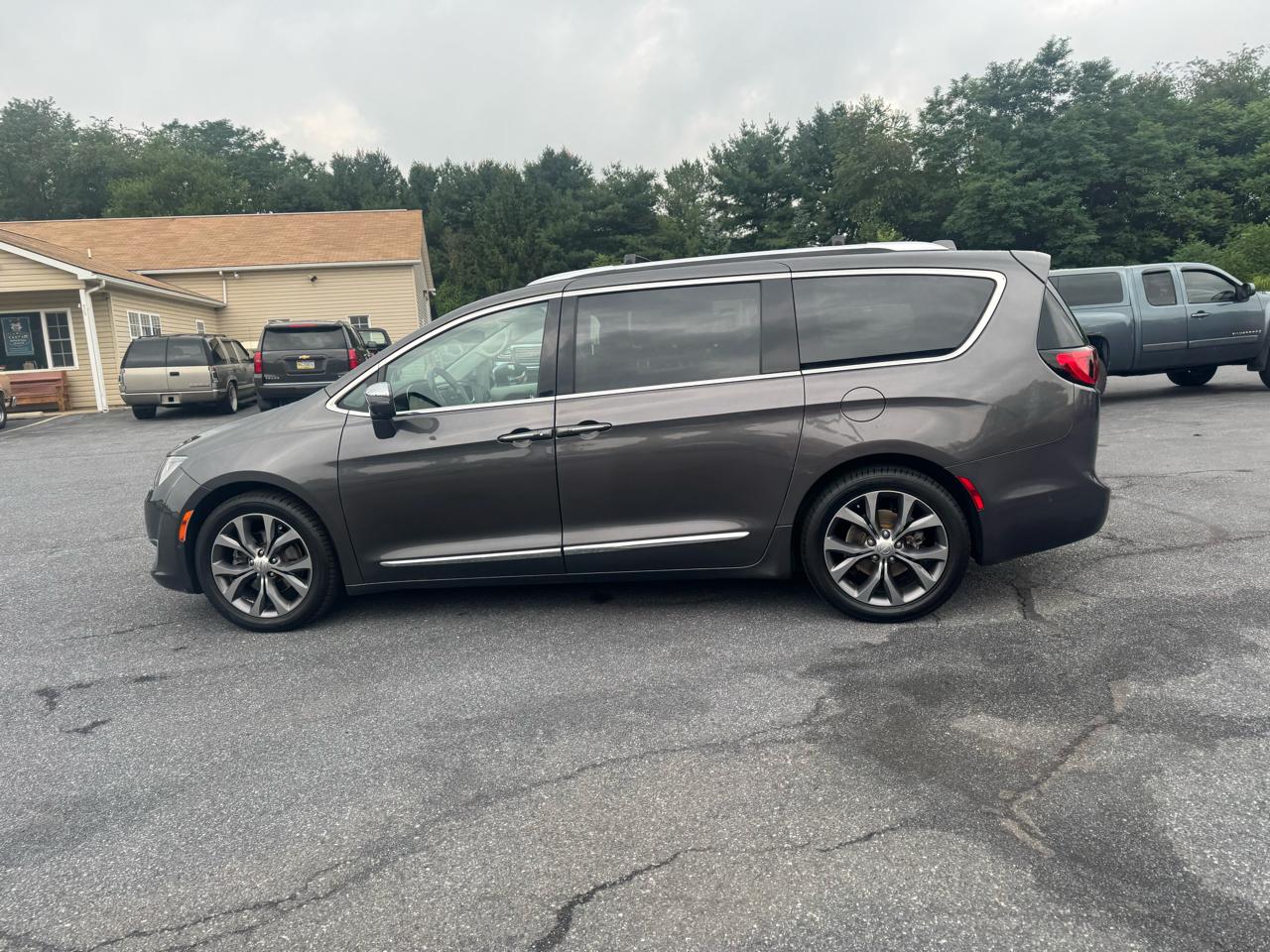Chrysler Pacifica Limited FWD 2017