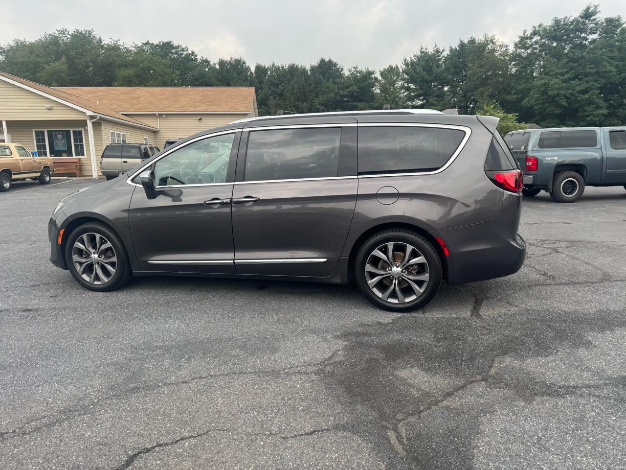 Chrysler Pacifica Limited FWD 2017