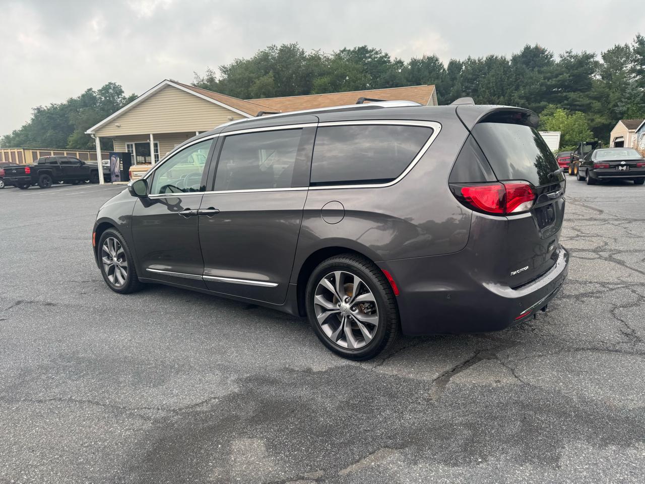 Chrysler Pacifica Limited FWD 2017