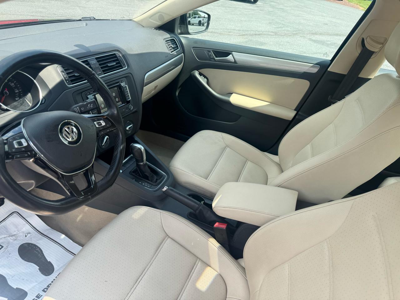 Volkswagen Jetta Sedan 4dr Auto 1.8T SE PZEV 2015