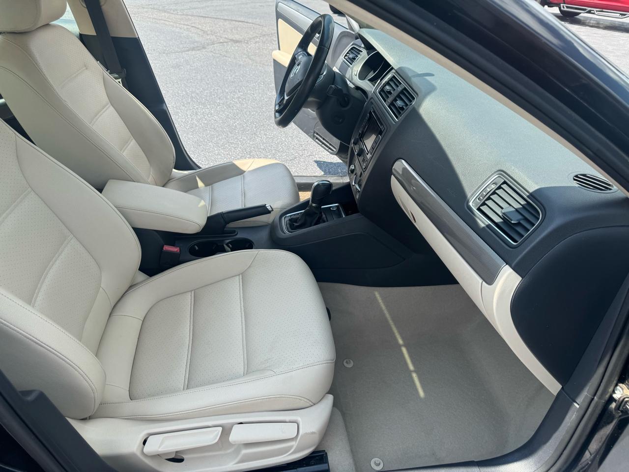 Volkswagen Jetta Sedan 4dr Auto 1.8T SE PZEV 2015