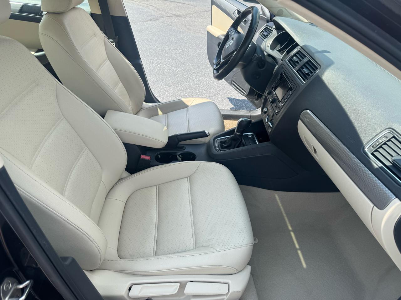 Volkswagen Jetta Sedan 4dr Auto 1.8T SE PZEV 2015
