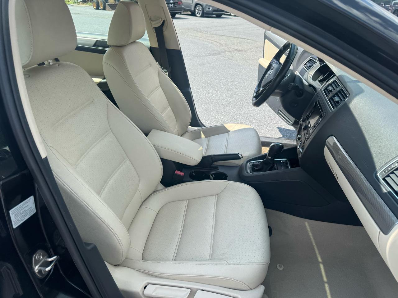 Volkswagen Jetta Sedan 4dr Auto 1.8T SE PZEV 2015