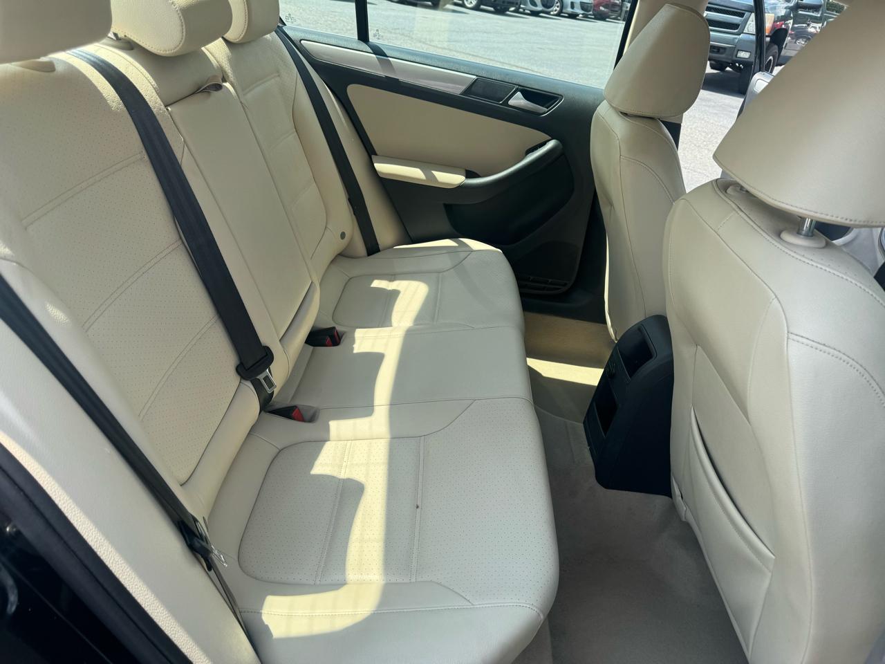 Volkswagen Jetta Sedan 4dr Auto 1.8T SE PZEV 2015
