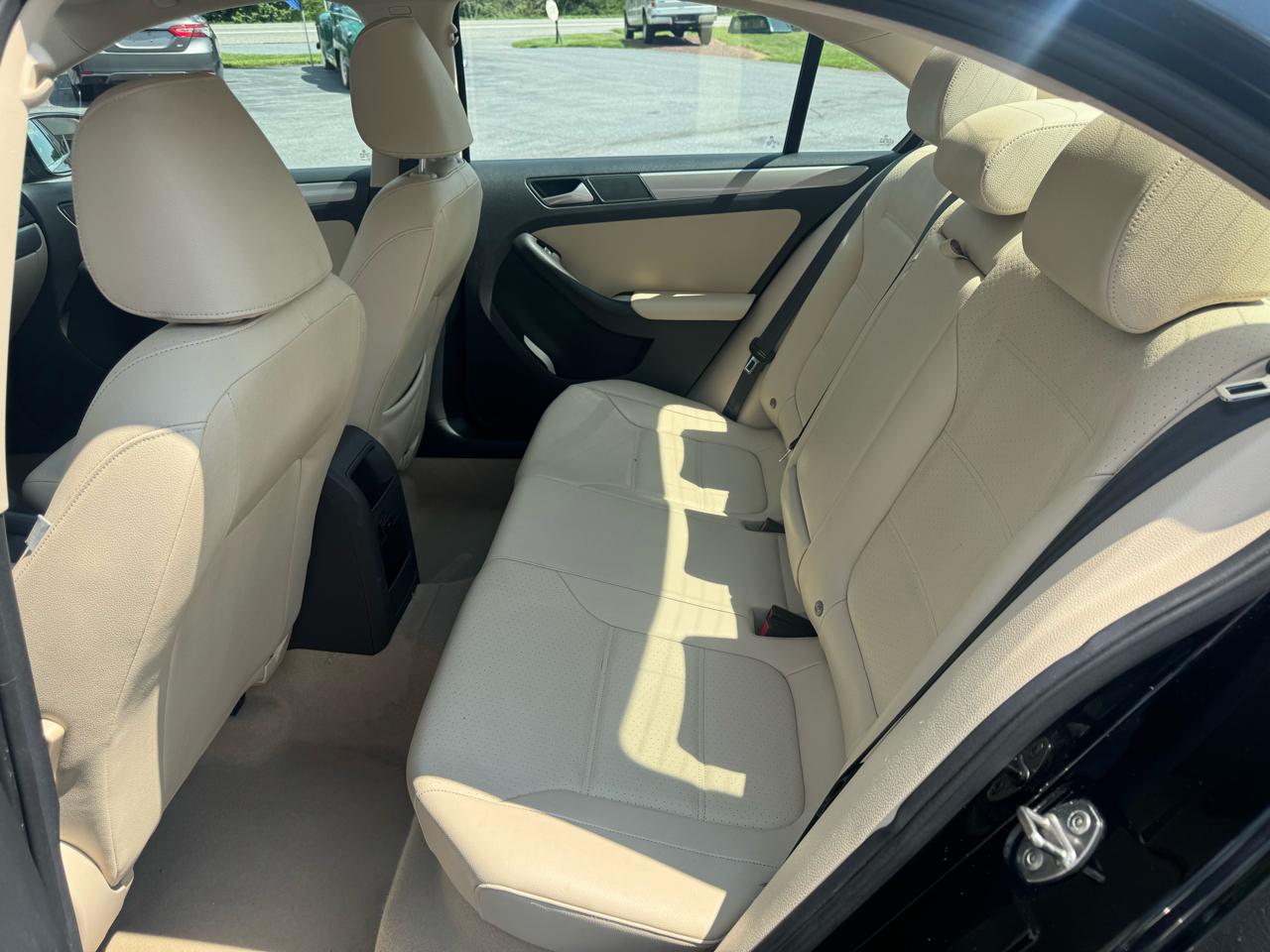 Volkswagen Jetta Sedan 4dr Auto 1.8T SE PZEV 2015