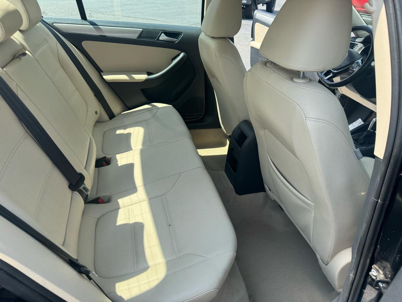 Volkswagen Jetta Sedan 4dr Auto 1.8T SE PZEV 2015