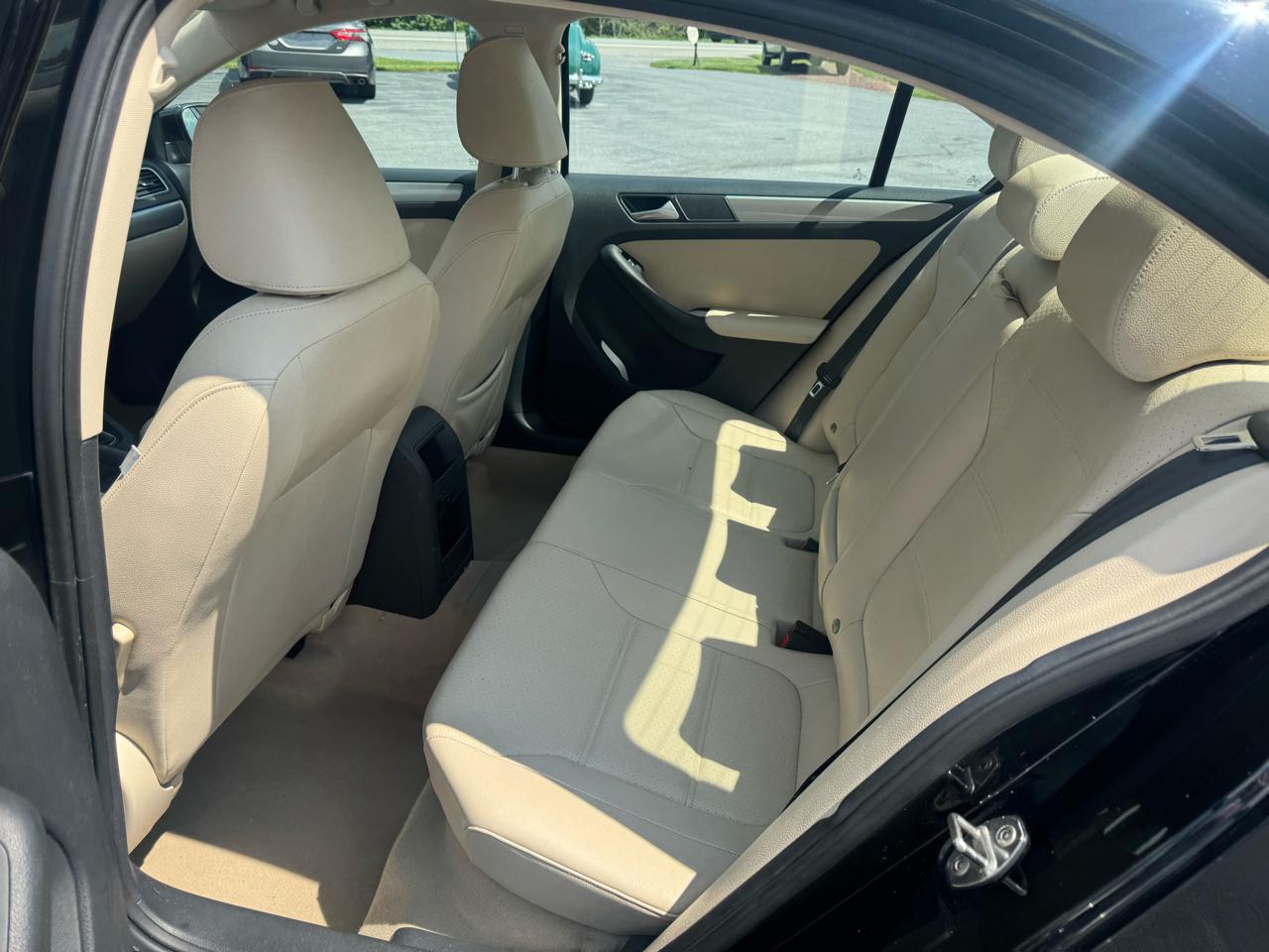 Volkswagen Jetta Sedan 4dr Auto 1.8T SE PZEV 2015