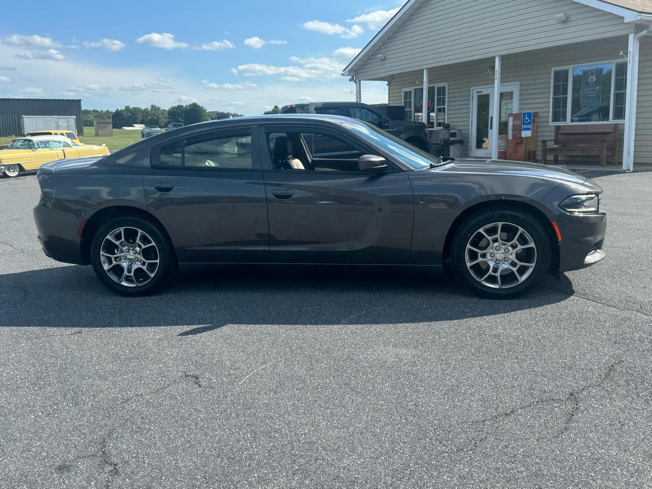 Dodge Charger 4dr Sdn SXT AWD 2016