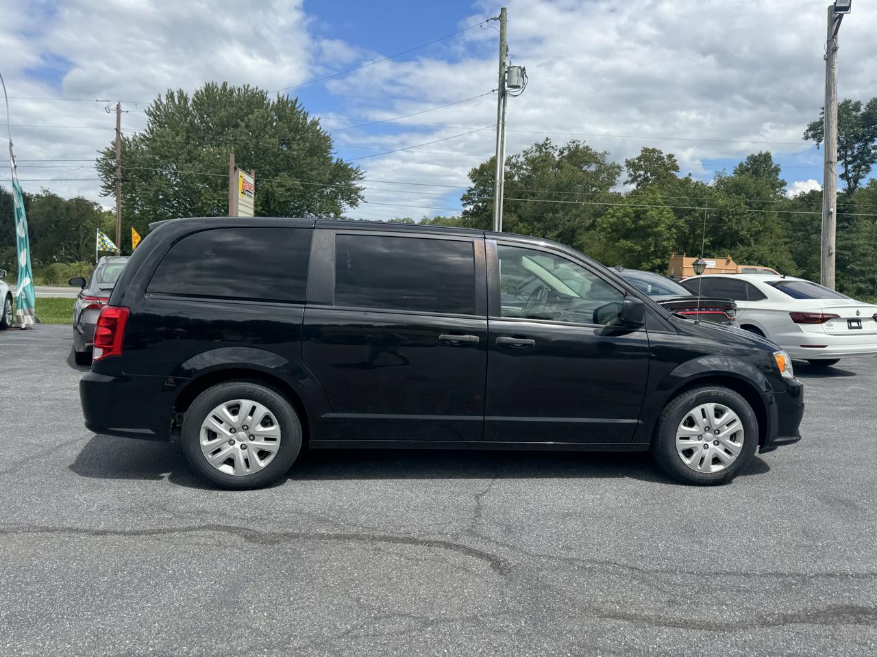 Dodge Grand Caravan photo 2