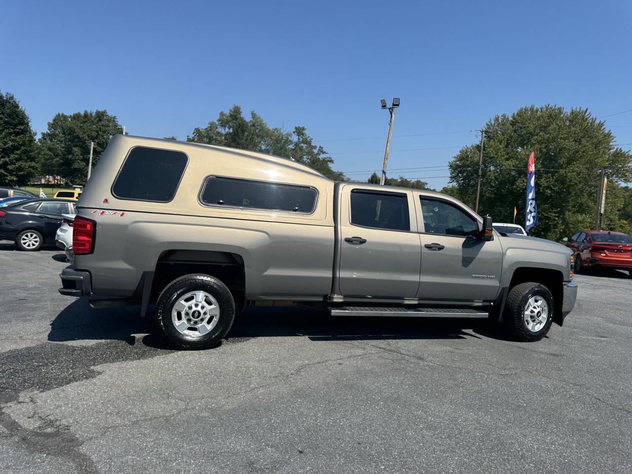 Chevrolet Silverado photo 2