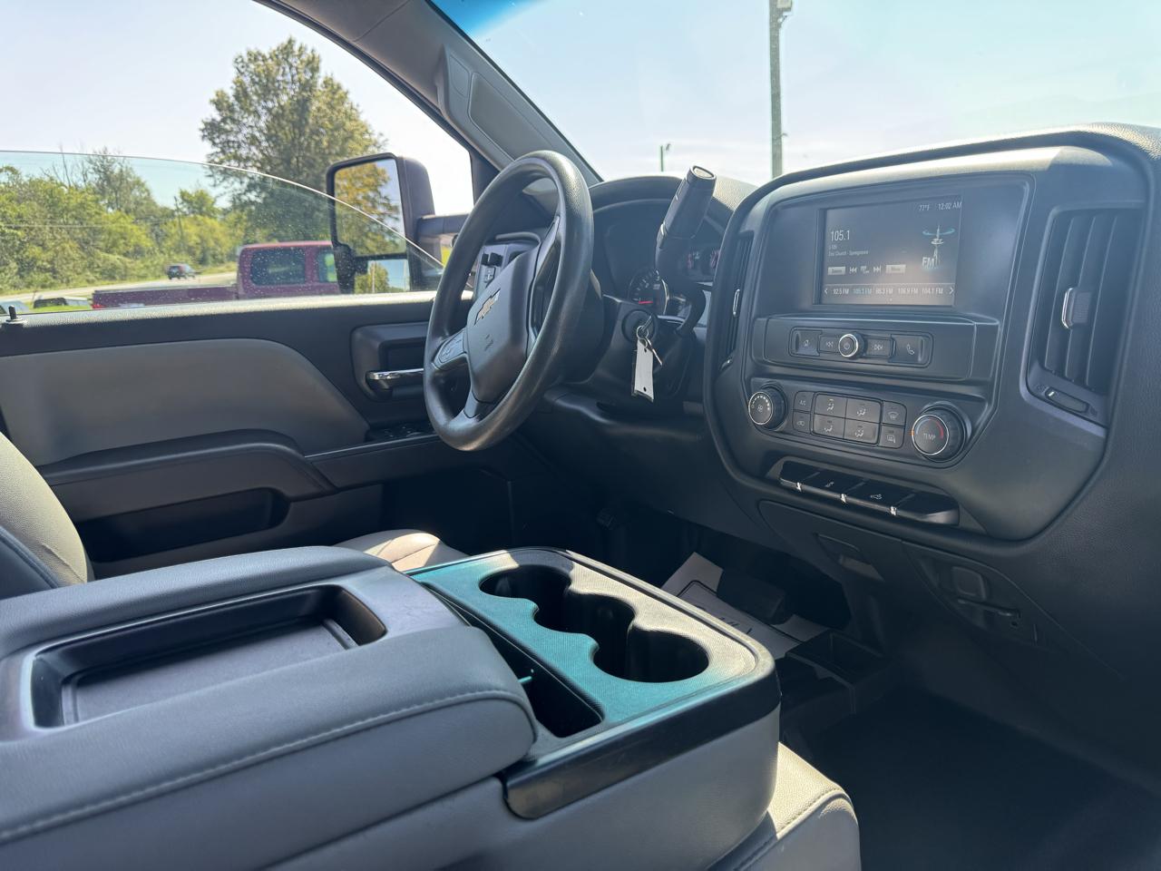 Chevrolet Silverado photo 22